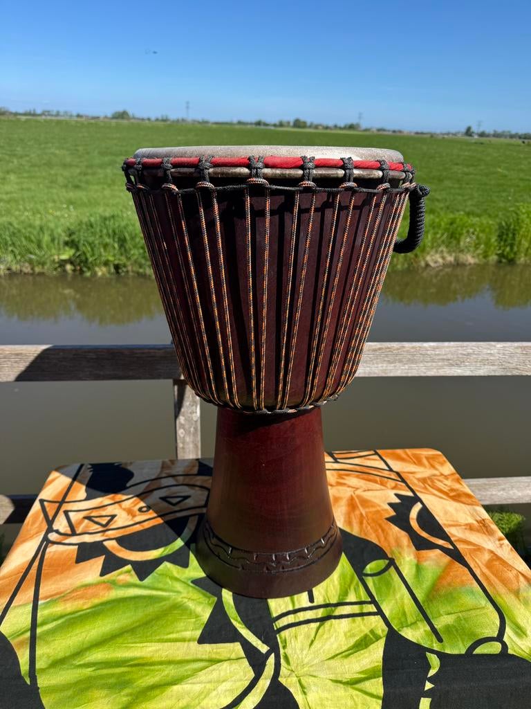 Prachtige djembe met nieuw vel en touw., Muziek en Instrumenten, Ophalen of Verzenden, Zo goed als nieuw, Melodische percussie