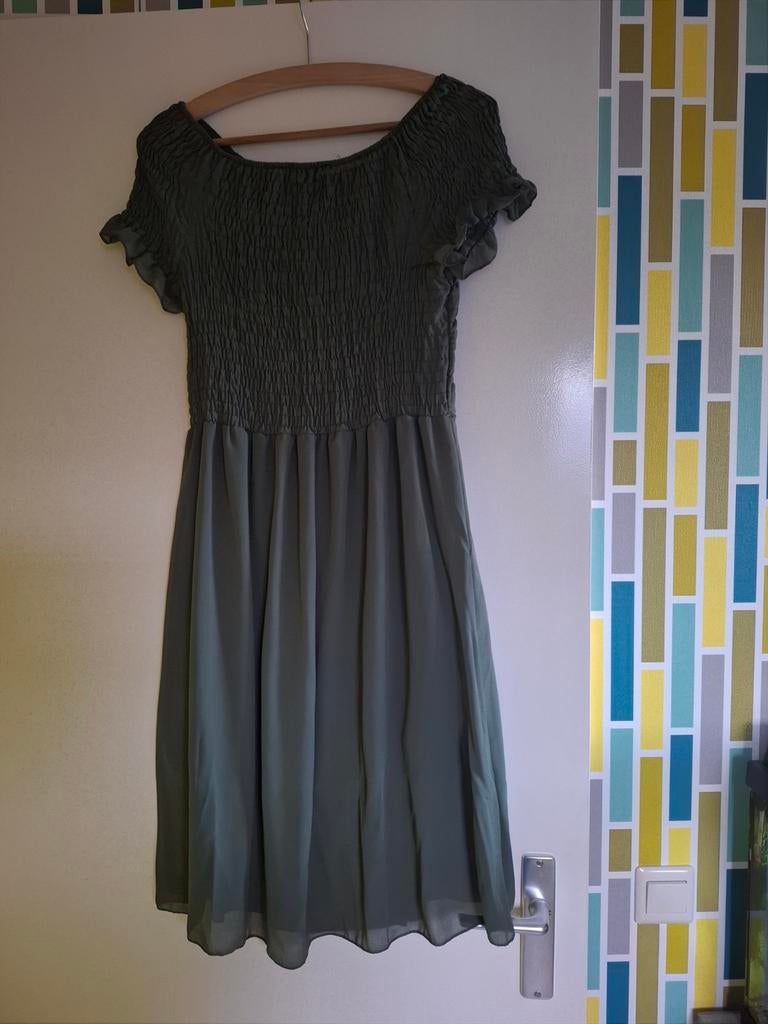 Groene jurk met smock detail, Maat 38/40 (M), Ophalen of Verzenden, Zo goed als nieuw, Groen