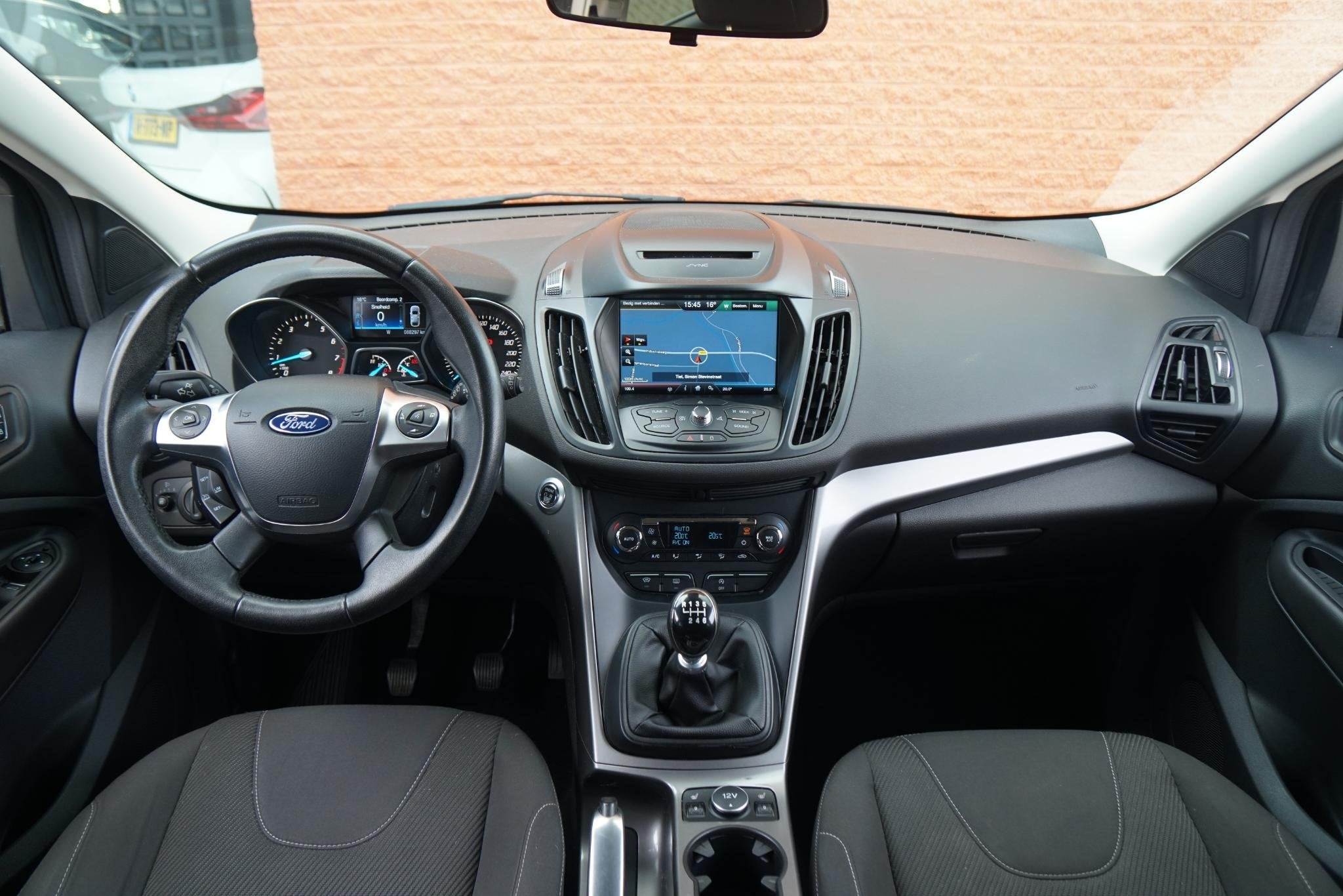 Ford Kuga 1.5 Trend + WINTERPAKKET / NAVIGATIE / PDC, Auto's, Stof, Euro 6, 4 cilinders, Origineel Nederlands