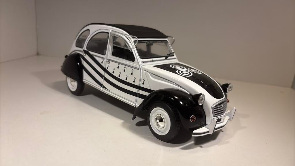 Citroen 2cv solido  1.18, Hobby en Vrije tijd, Modelauto's | 1:18, Maisto, Ophalen of Verzenden, A, A