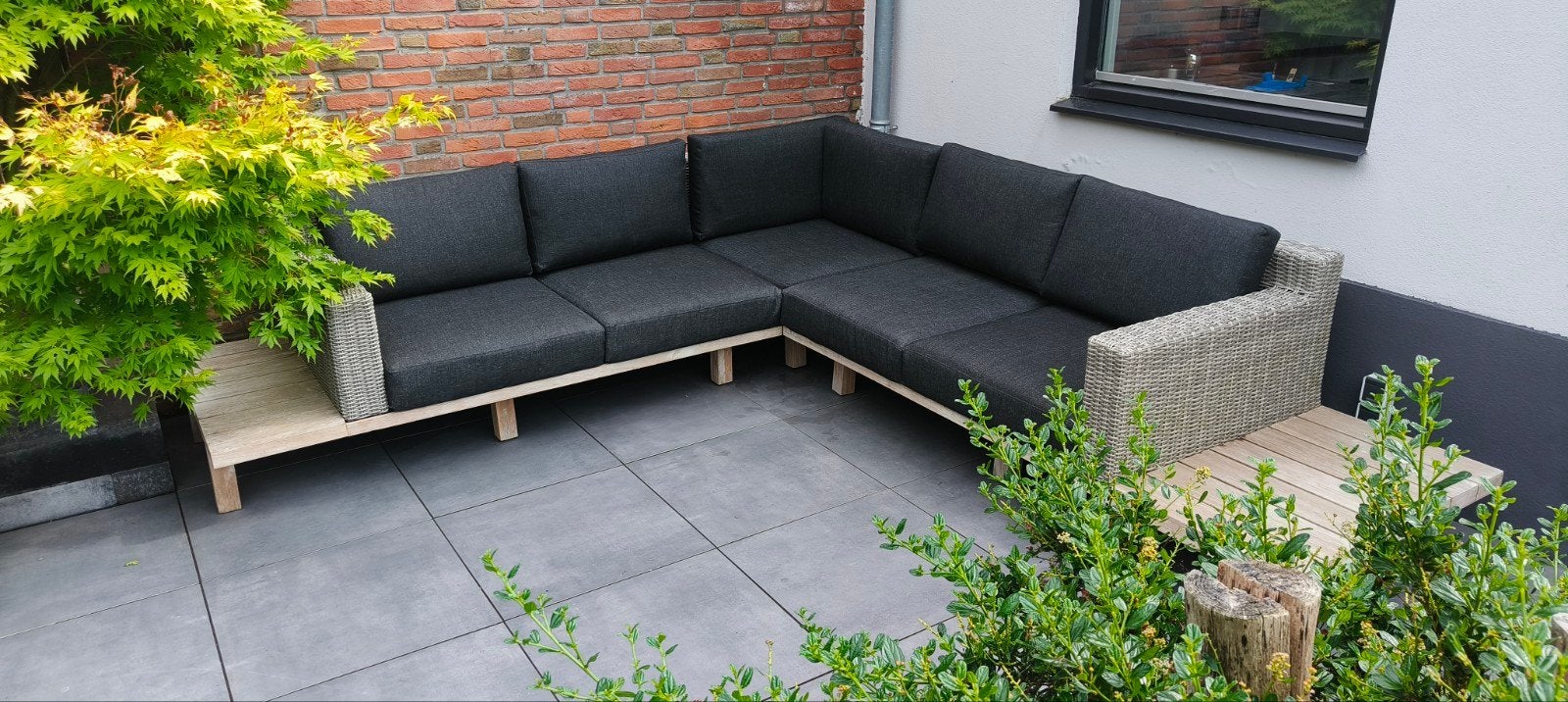 Loungebank met antracietgrijze kussens en afdekhoes, Tuin en Terras, Ophalen, 5 zitplaatsen, Zo goed als nieuw, Loungeset