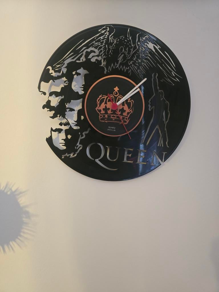 Queen Vinyl Wandklok - Uniek Design, Ophalen, Zo goed als nieuw, Analoog, Wandklok