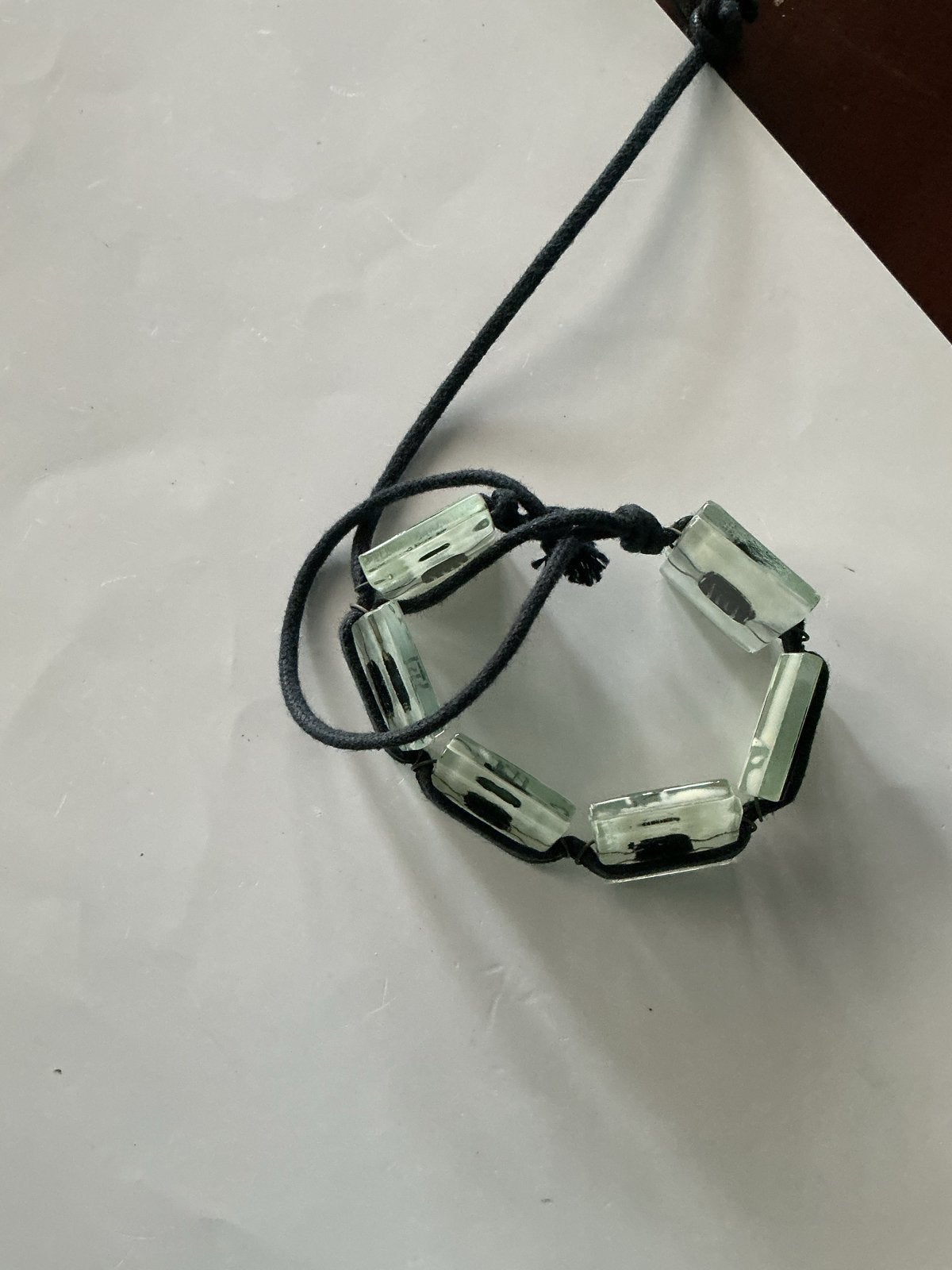 Uniek glazen armbandje met macramé sluiting, Sieraden, Tassen en Uiterlijk, Armbanden, Overige materialen, Overige kleuren, Nieuw