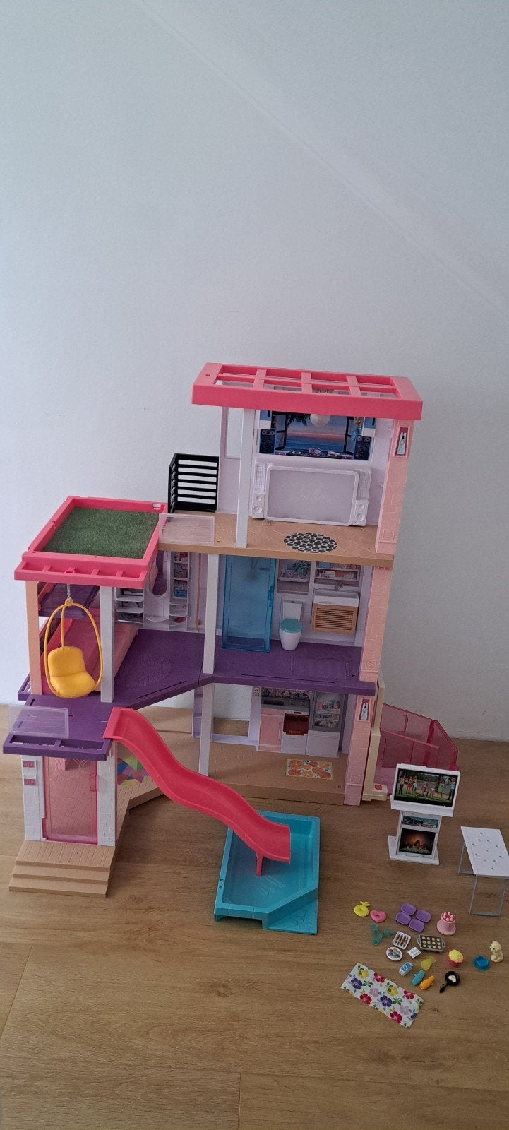 Groot Barbie dreamhouse met accessoires, Kinderen en Baby's, Speelgoed | Poppenhuizen, Ophalen, Poppenhuis