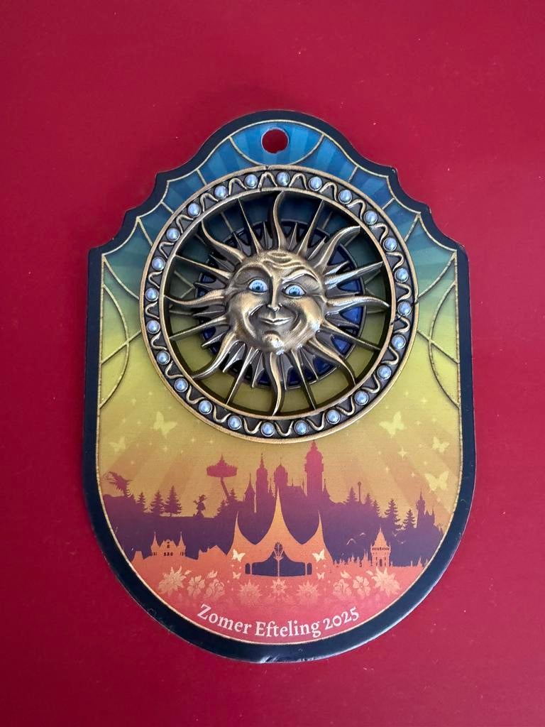 Zomerpin Efteling 2025, Ophalen of Verzenden, Nieuw, Button of Speldje
