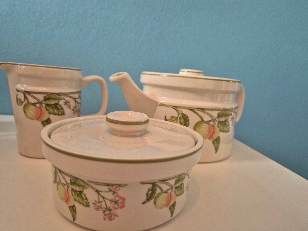 Wedgwood Wild apple theepot, suikerpot en melkkan, Ophalen, Keramiek, Vintage, Zo goed als nieuw