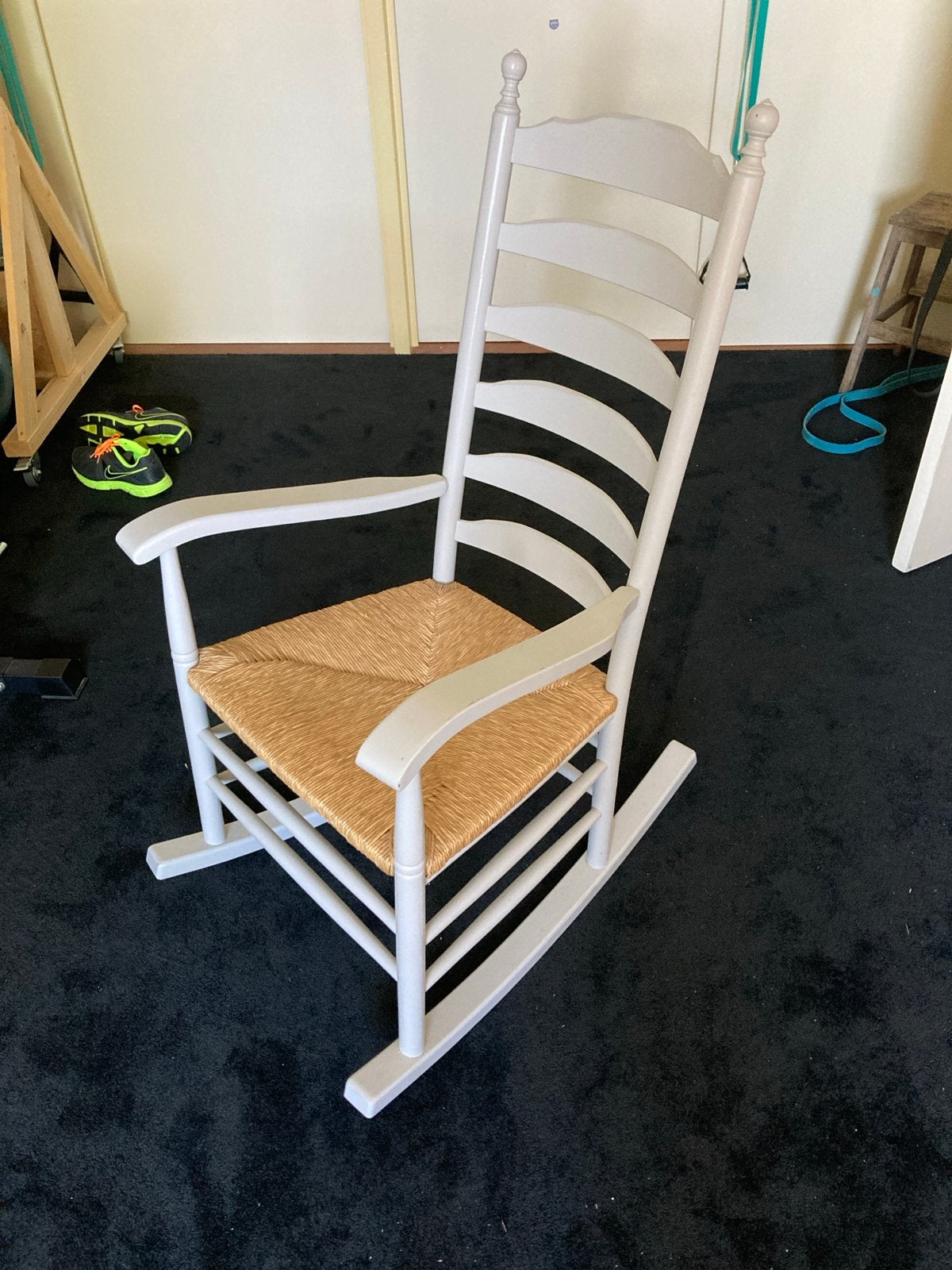 Schommelstoel met rieten zitting - Zo goed als nieuw, Huis en Inrichting, Stoelen, Ophalen, Overige kleuren, Zo goed als nieuw