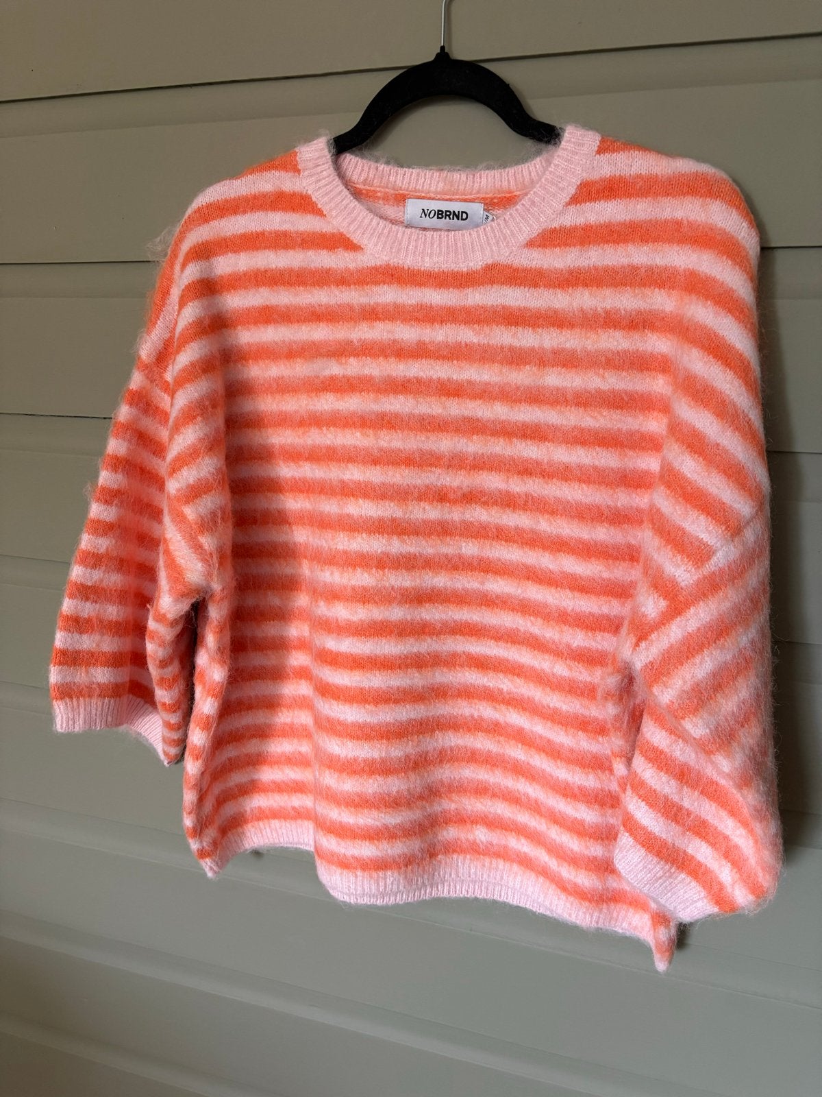 Nieuwe NOBRND gestreepte trui in maat S/M, Ophalen of Verzenden, Nieuw, Maat 36 (S), Oranje