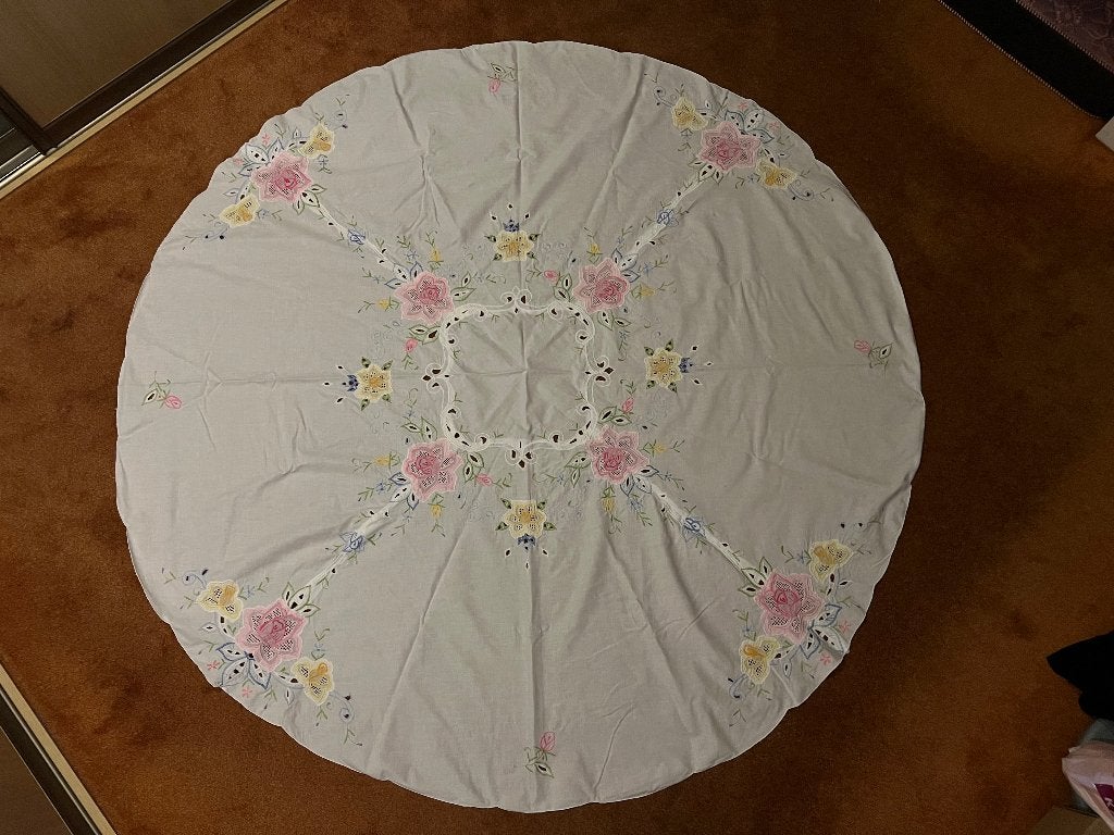tafellaken rond + 8 servetten geborduurd, Meerkleurig, Nieuw, Ophalen of Verzenden, Klassiek