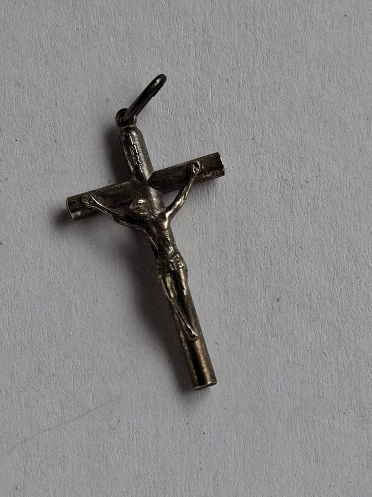 verzilverd metalen crucifix hanger, Ophalen of Verzenden, Gebruikt, Sieraad