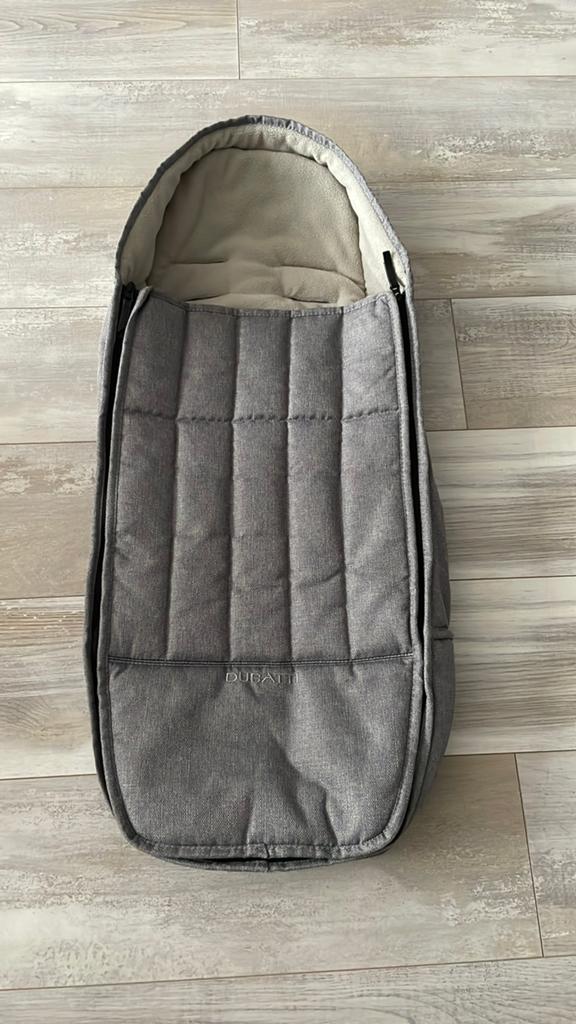 DUBATTI Voetenzak Grijs - Zo goed als nieuw 90 cm, Ophalen of Verzenden, Zo goed als nieuw, Kinderwagen, Overige merken