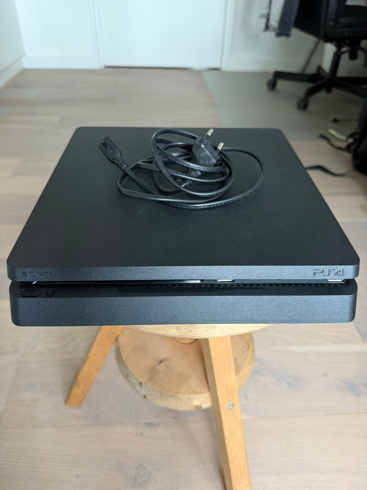 Playstation 4 in zeer goede staat! Met 3 controllers en spel, Ophalen, Met games, Zo goed als nieuw, 1 TB