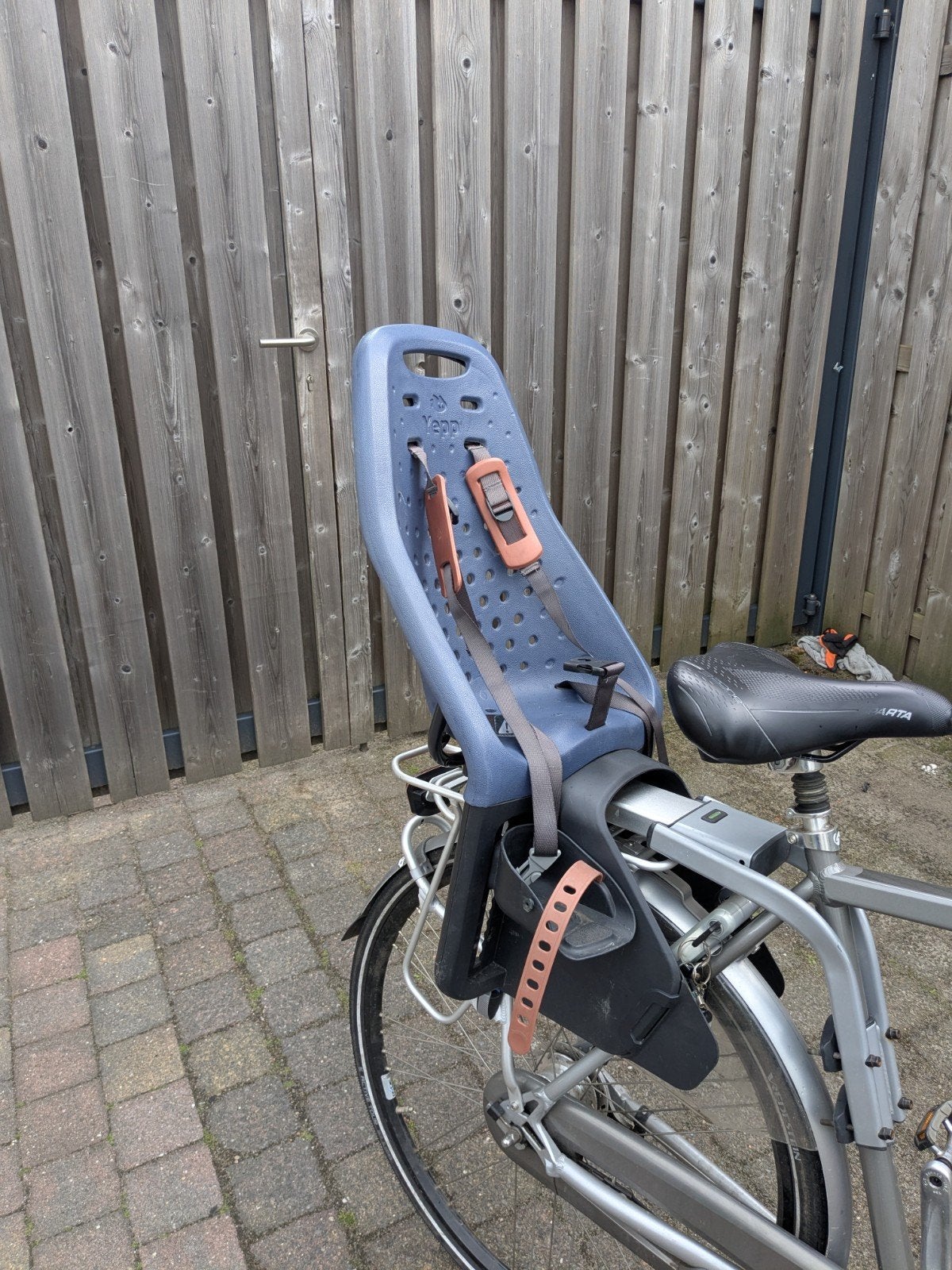 Yepp Achterzitje voor fiets - Gebruikt, Ophalen of Verzenden, Gebruikt, Voetsteuntjes