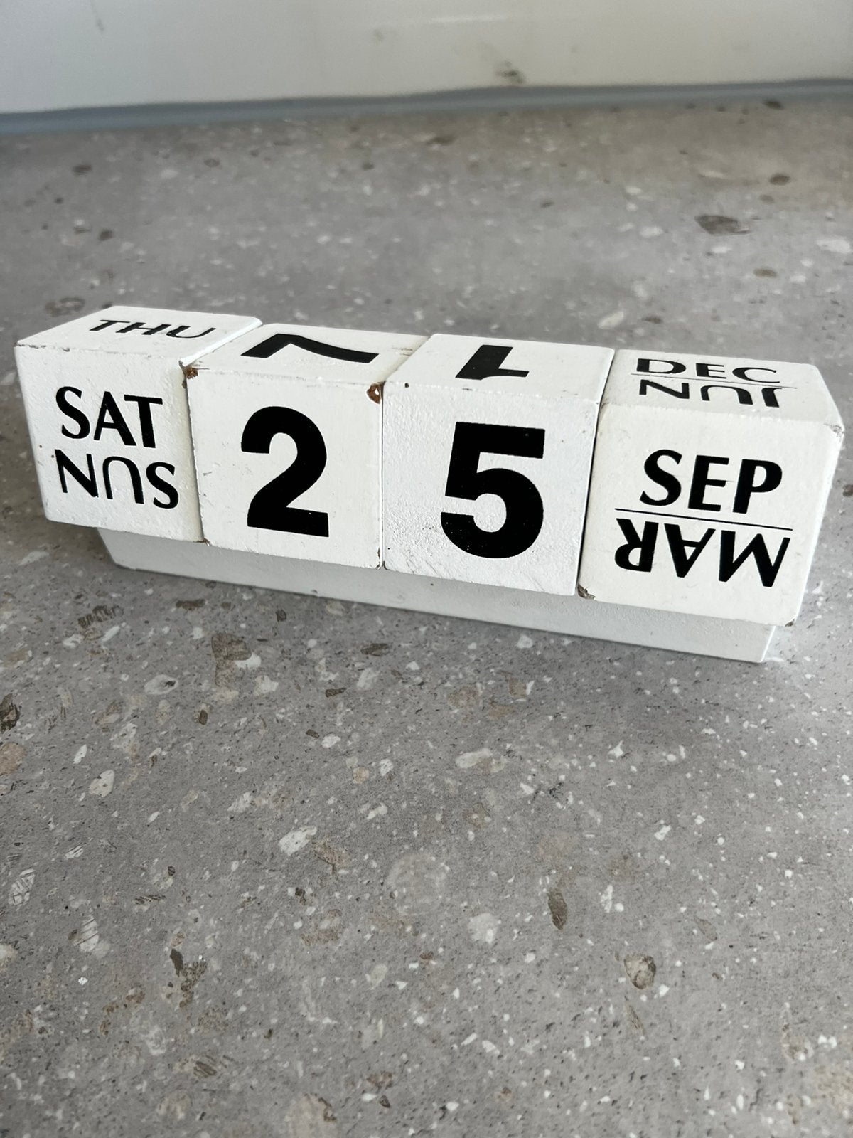 Maand dag kalender decoratie blokjes, Diversen, Ophalen of Verzenden, Dagkalender, Gebruikt