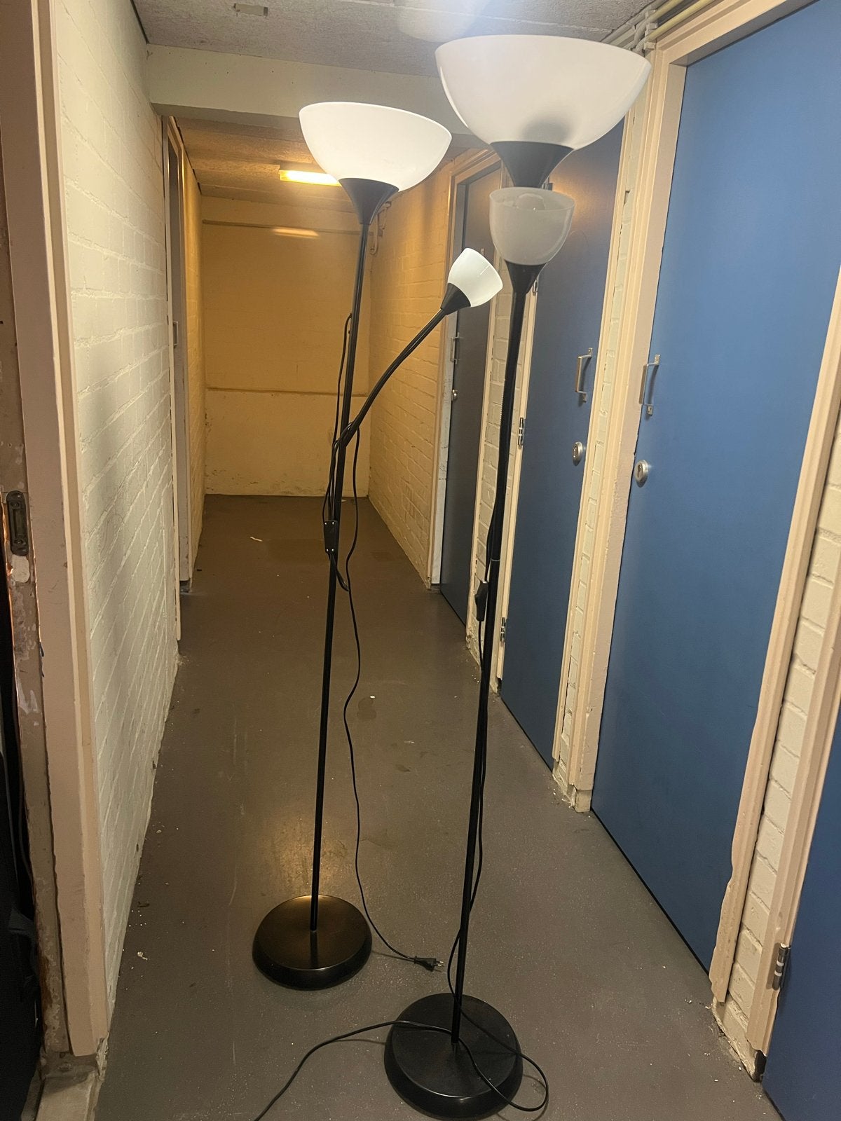 Set van 2 zwarte staande lampen met leeslamp, Ophalen, Gebruikt, E27 (groot), Metaal