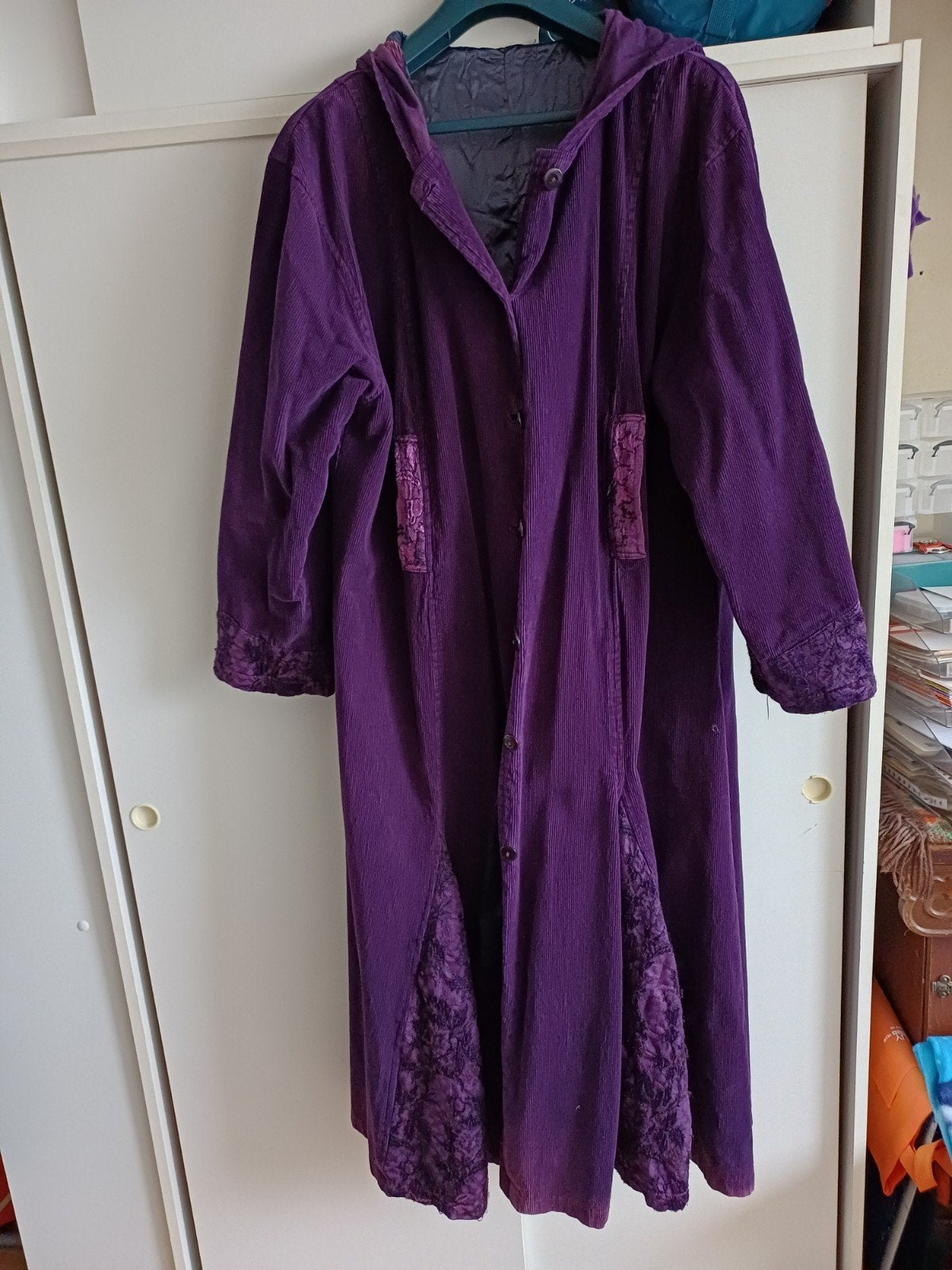 Prachtige lange corduroy rib paarse jas met lange puntmuts, Kleding | Dames, Bora, Paars, Maat 42/44 (L), Ophalen of Verzenden