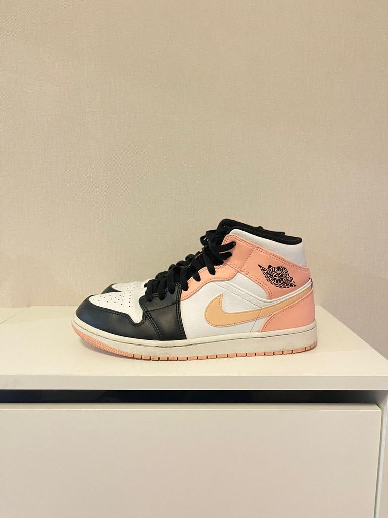Nike Air Jordan 1 Mid SE Coral Chalk maat 44, Overige kleuren, Ophalen of Verzenden, Sneakers of Gympen, Zo goed als nieuw