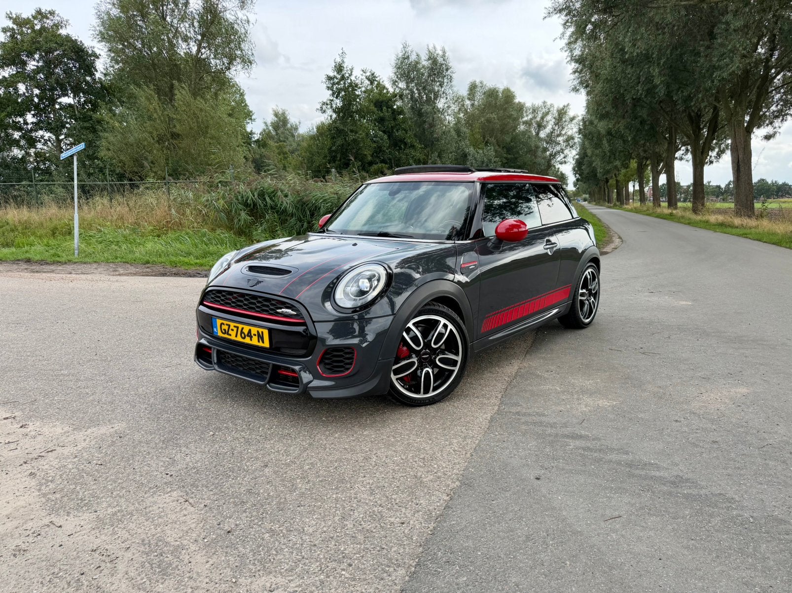 Mini 2.0 John Cooper Works, 231pk Apple Carplay, Harman kard, Auto's, 1998 cc, 1195 kg, 4 cilinders, 4 stoelen
