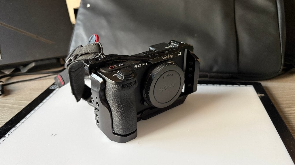 Foto 2 van Sony A6700 + Tamron 17-70mm F/2.8 met accessoires