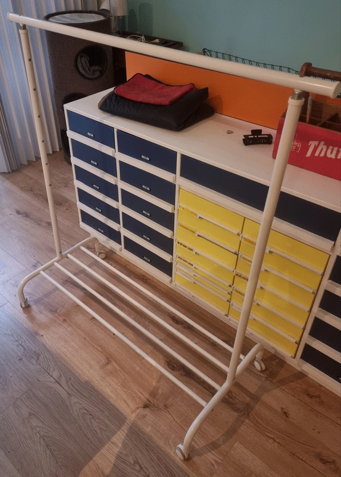 kledingrek ikea, Ophalen