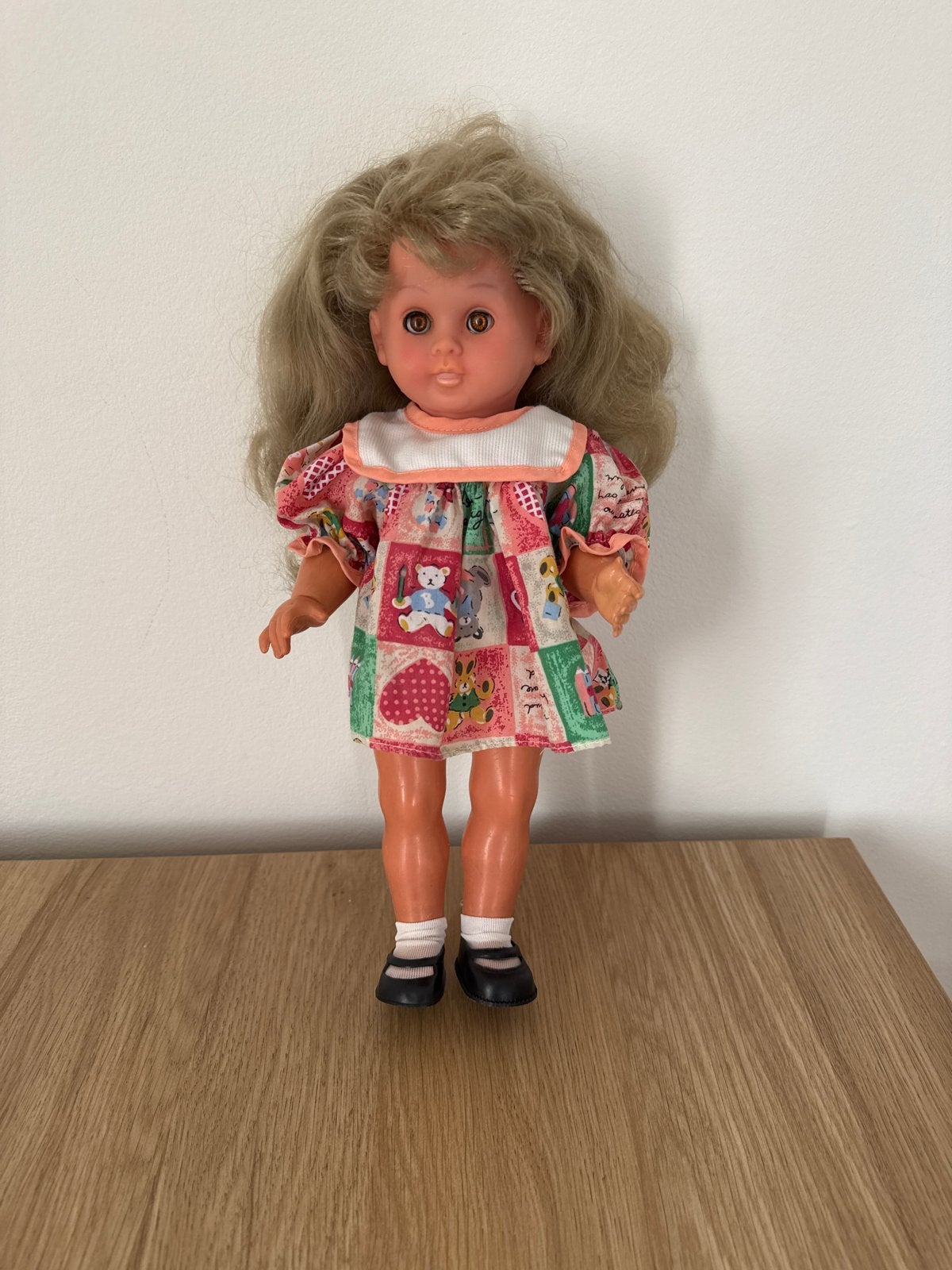Vintage pop met blond haar en kleurrijke jurk, Ophalen of Verzenden, Gebruikt, Overige typen