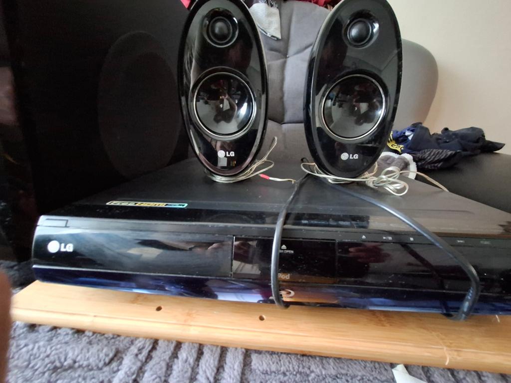 LG Home Cinema Set met Blueray-speler en 2.1 Luidsprekers, Audio, Tv en Foto, Home Cinema-sets, Overige merken, Gebruikt, 2.1-systeem