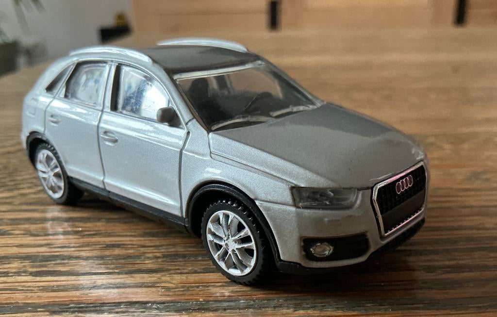 Zilver grijze Audi Q3 auto  schaal 1:43, Ophalen, Gebruikt, Auto, Overige merken