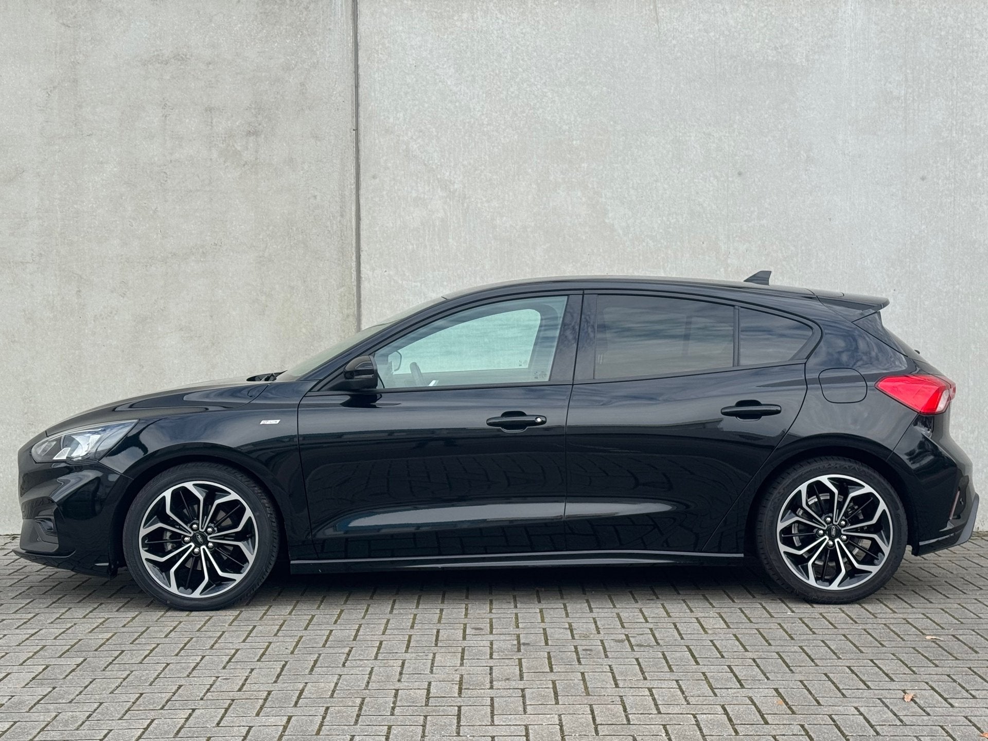Ford Focus 1.0 EcoBoost ST Line Business NAV CRUISE 18 INCH, Auto's, 125 pk, Alcantara, Zwart, Origineel Nederlands