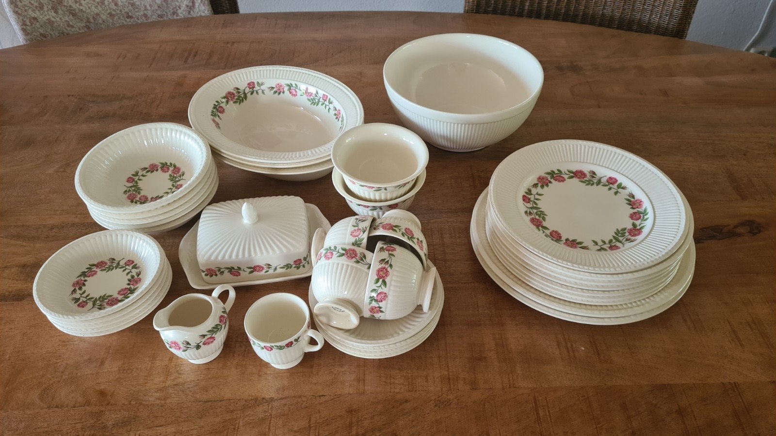 Wedgwood Rosalind servies, Ophalen