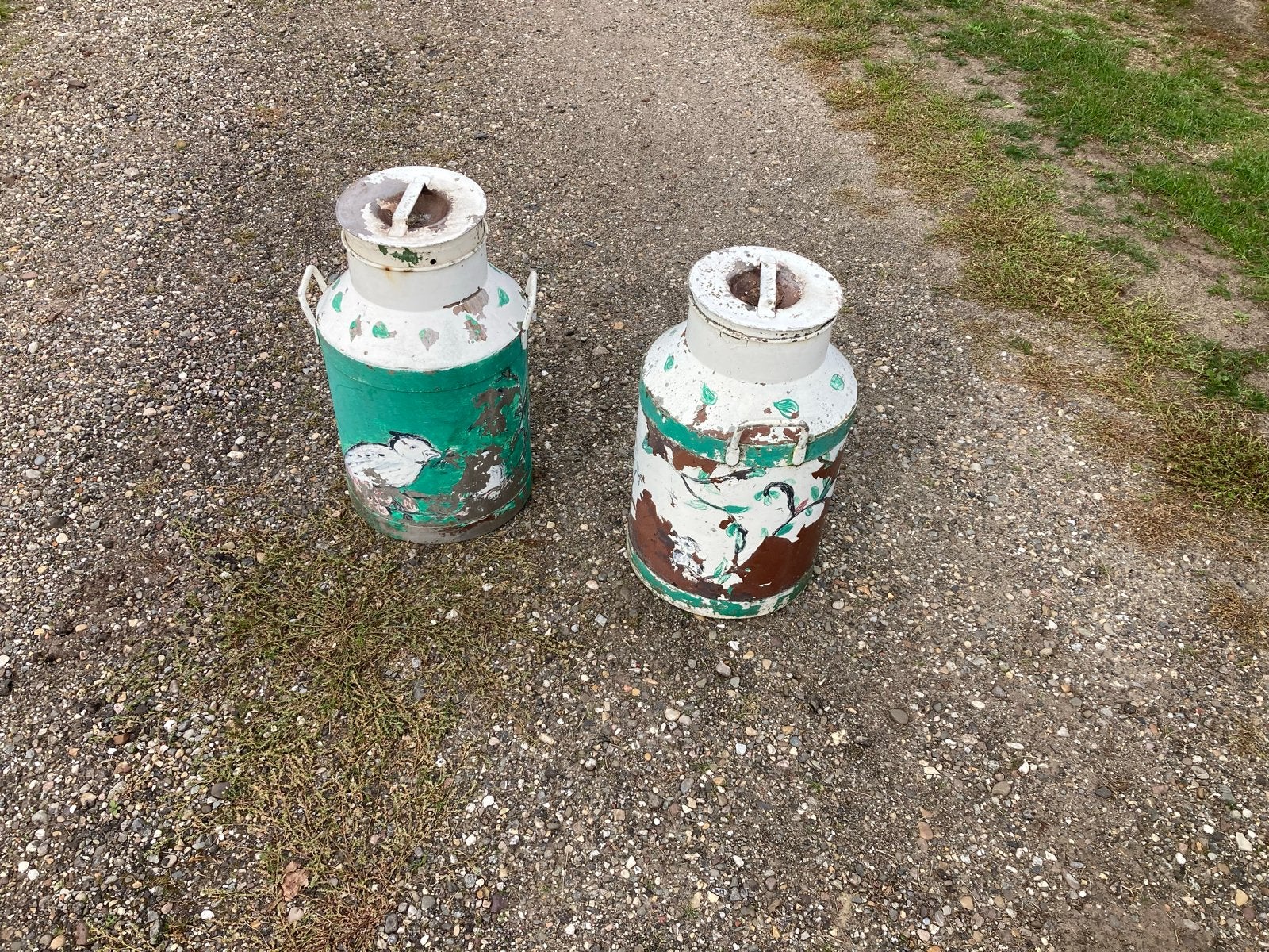 2 aluminium melkbussen - geverfd, decoratief, Ophalen