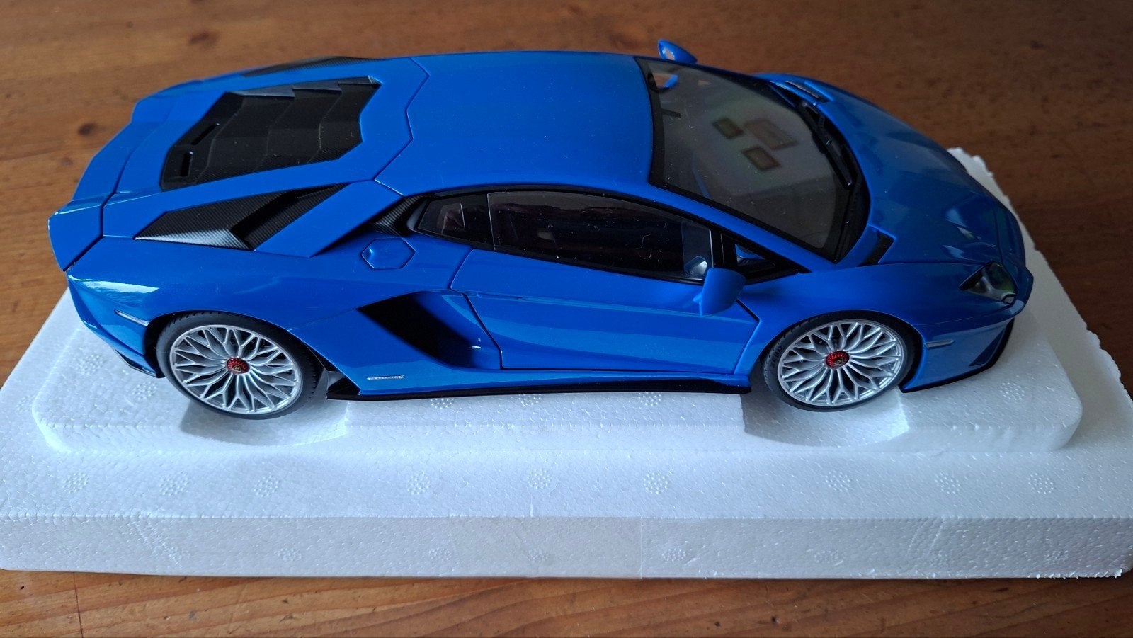 lamborghini Aventador S (Blu Nila/Pearl Blue), 1:18, Autoart, Ophalen of Verzenden, Zo goed als nieuw, Auto, Autoart