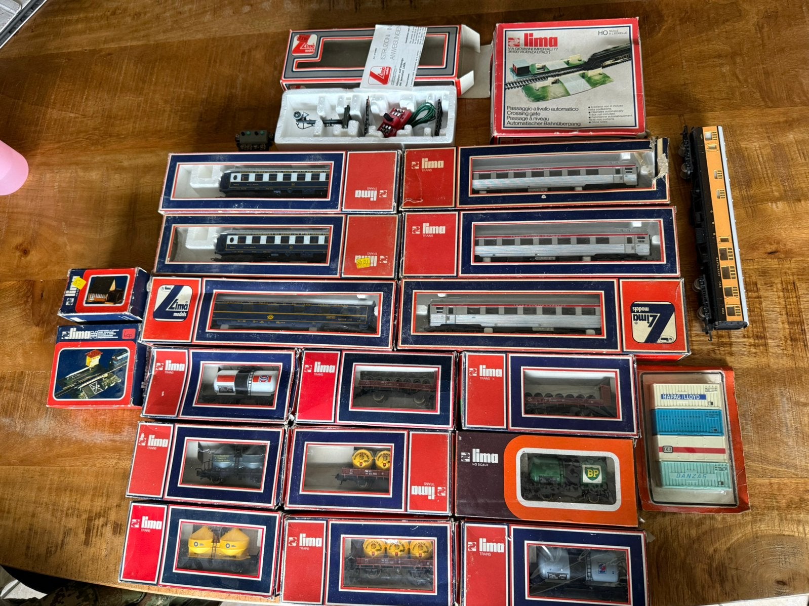 Gelijkstroom grote set HO Rijtuigen en goederenwagons in Ovp, Hobby en Vrije tijd, Modeltreinen | H0, Treinset, Gelijkstroom, Ophalen of Verzenden