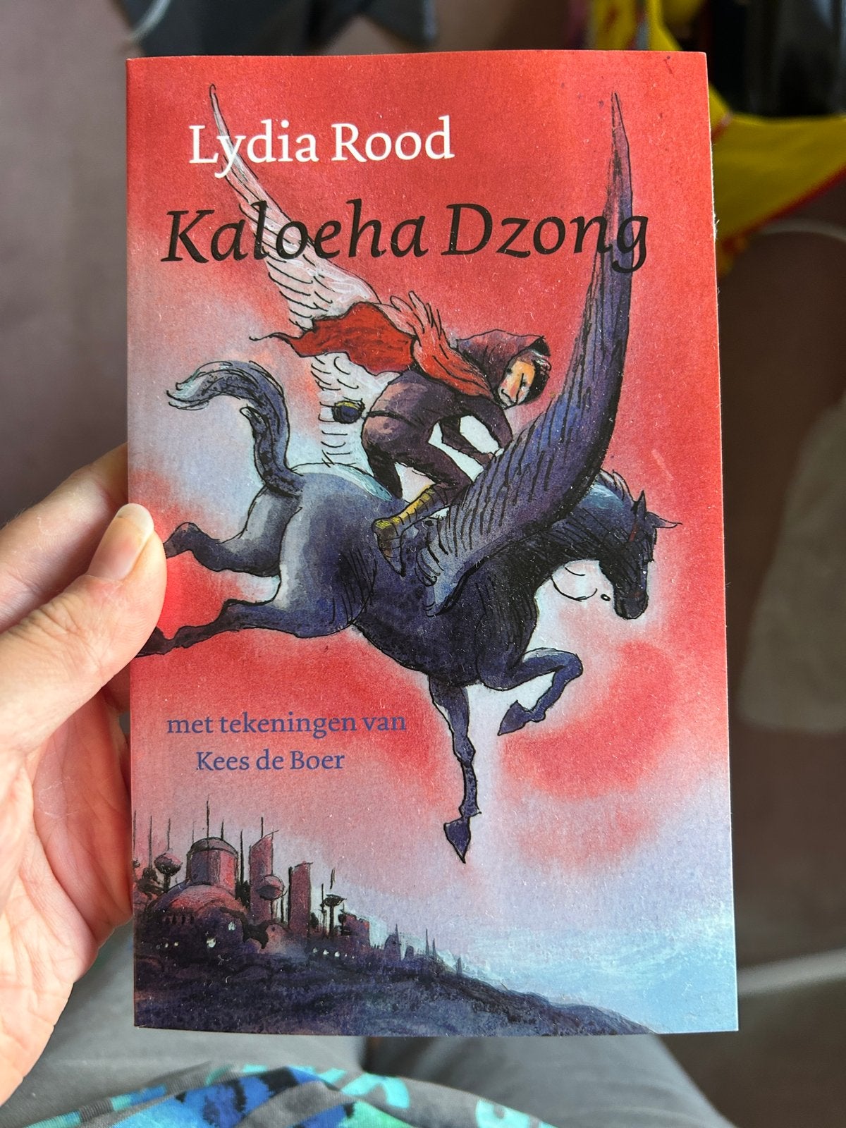 Kaloeba Dzong - Lydia Rood (met tekeningen van Kees de Boer), Ophalen of Verzenden, Zo goed als nieuw, Fictie algemeen