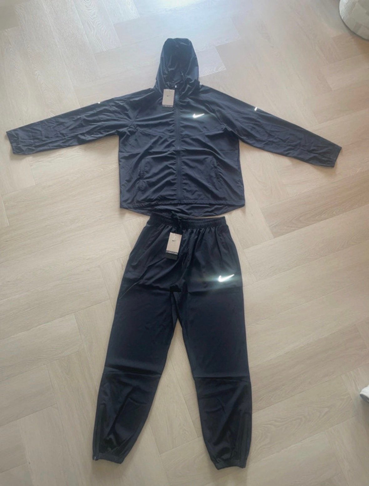 Nike hardloopset - jas en broek - maat M, Maat 48/50 (M), Zwart, Nieuw, Ophalen of Verzenden