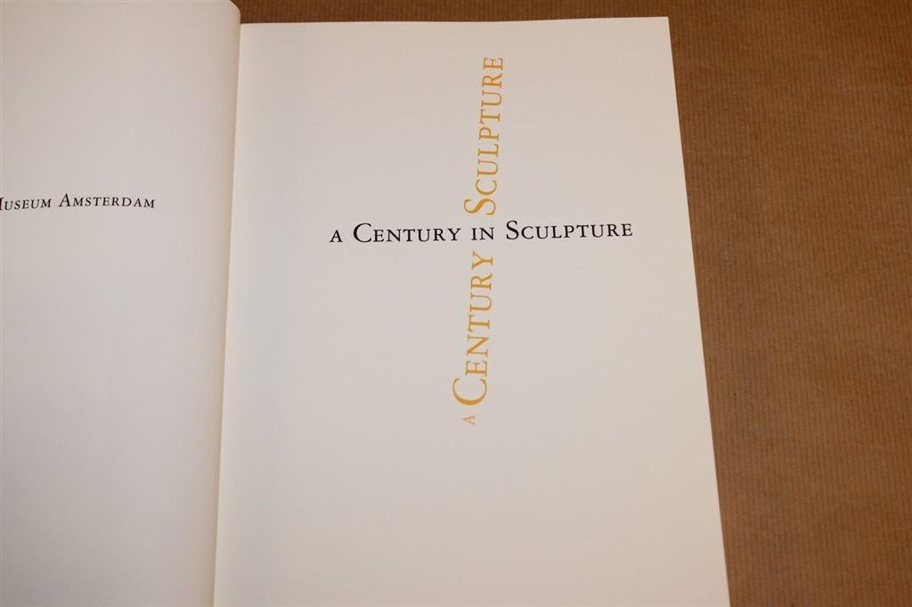 Een Eeuw Beeldhouwkunst — Catalogus Stedelijk Museum [1992], Ophalen of Verzenden, Gelezen