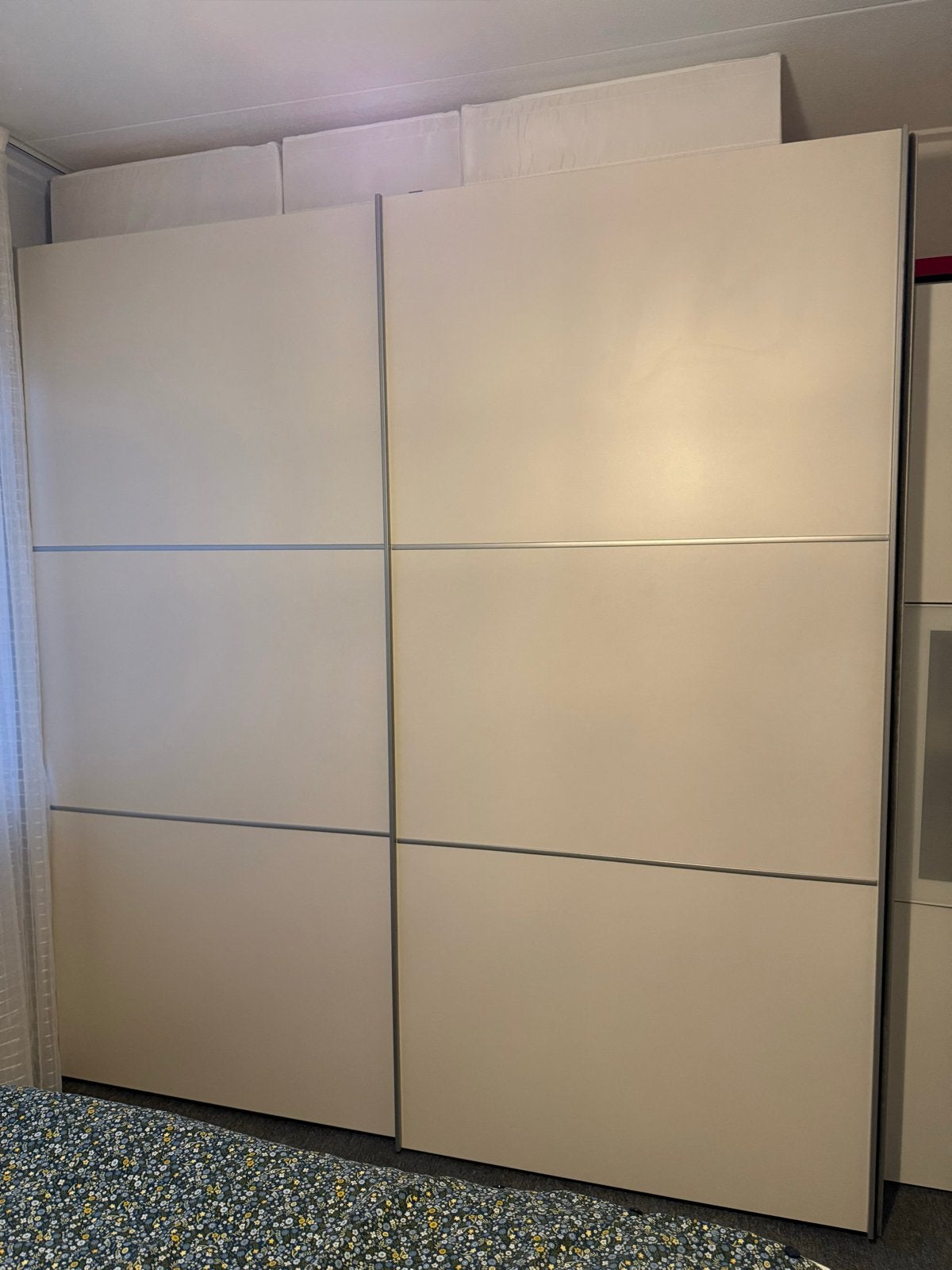 Kledingkast met schuifdeuren en hangruimte, Huis en Inrichting, Ophalen, Gebruikt, 200 cm of meer, Met deur(en)