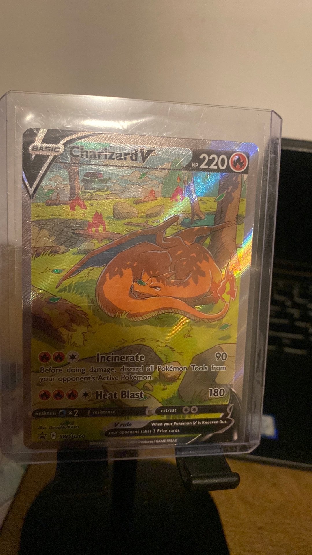 Charizard V 260, Ophalen of Verzenden, Zo goed als nieuw