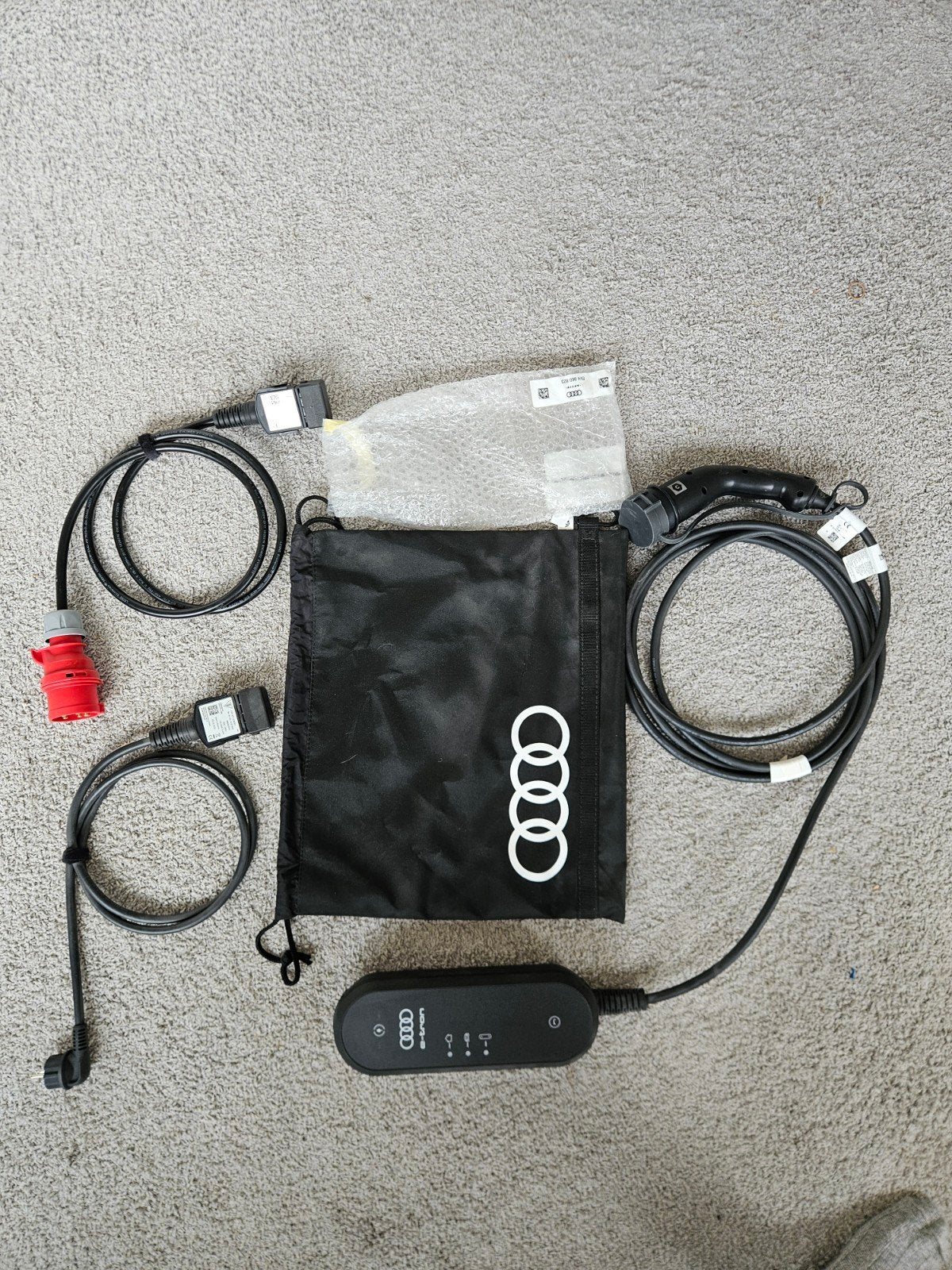 Audi e-tron Universele Lader met diverse adapters (nieuw), Ophalen of Verzenden, Zo goed als nieuw
