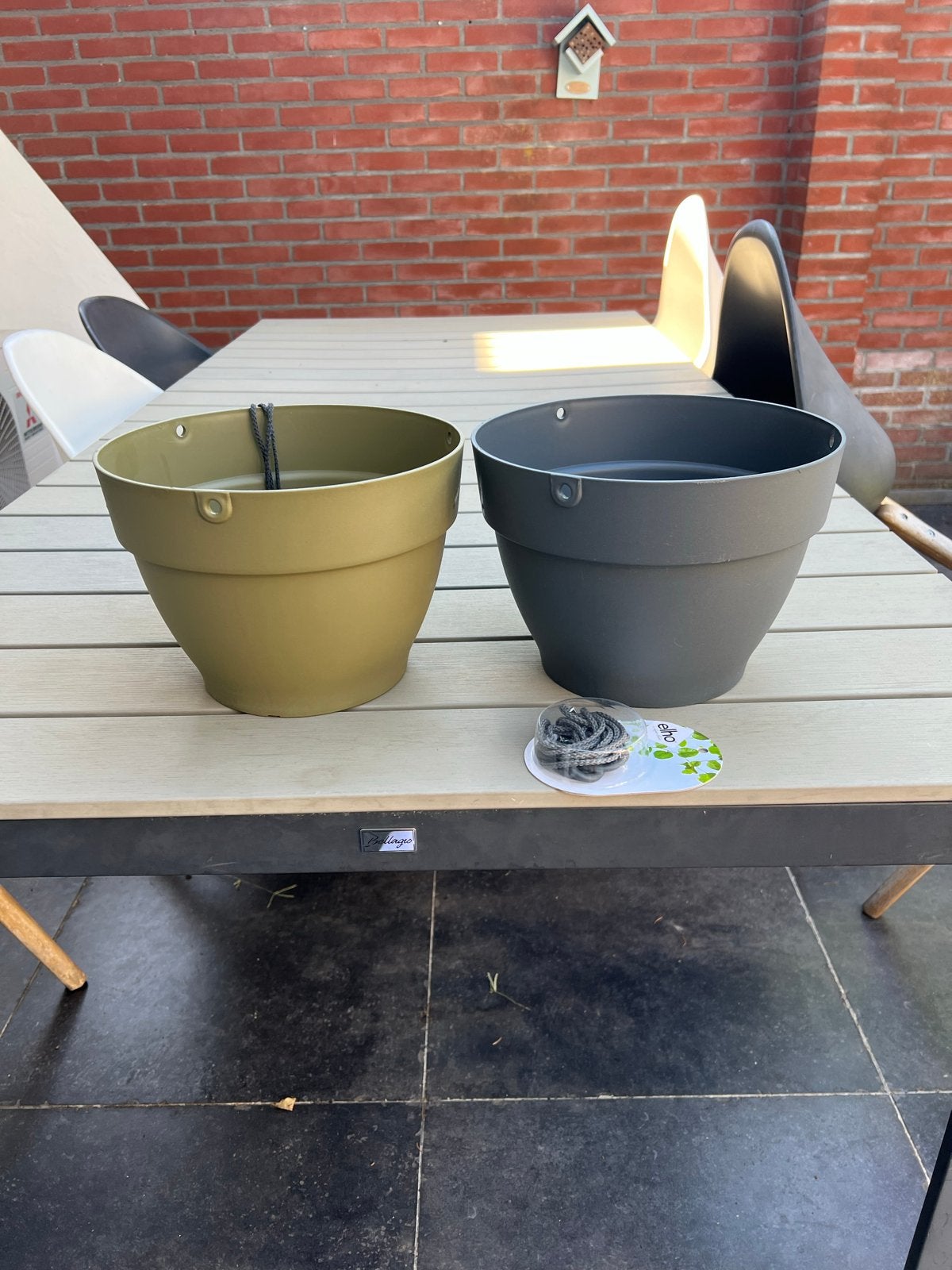 Twee Elho hangpotten 26cm, 25 tot 40 cm, Kunststof, Balkon, Rond