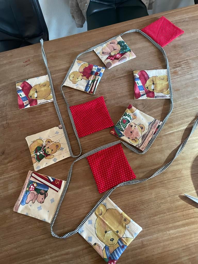 Handgemaakte stoffen vlaggenlijn met beren - 3,5 meter, Hobby en Vrije tijd, Feestartikelen, Ophalen of Verzenden, Nieuw