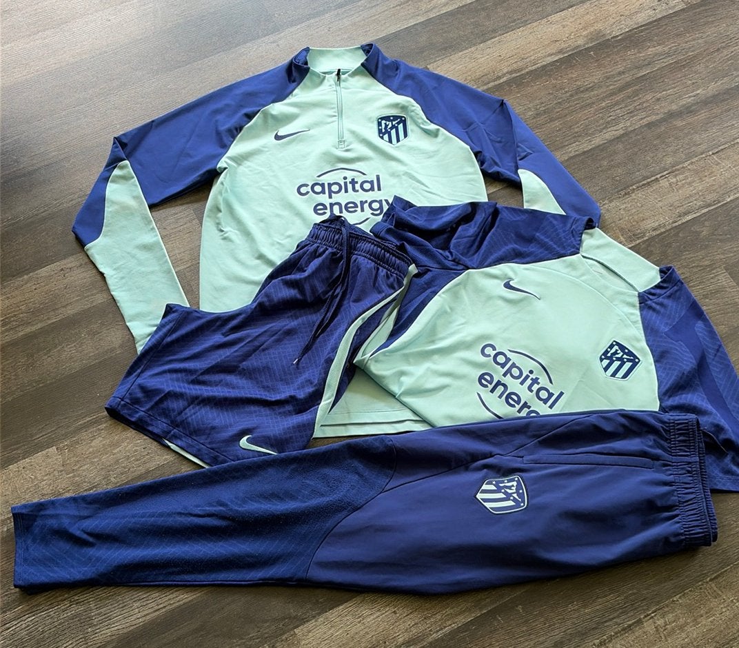 Nike sportset 4 delig maat M, Ophalen of Verzenden, Zo goed als nieuw, Maat 48/50 (M), Voetbal