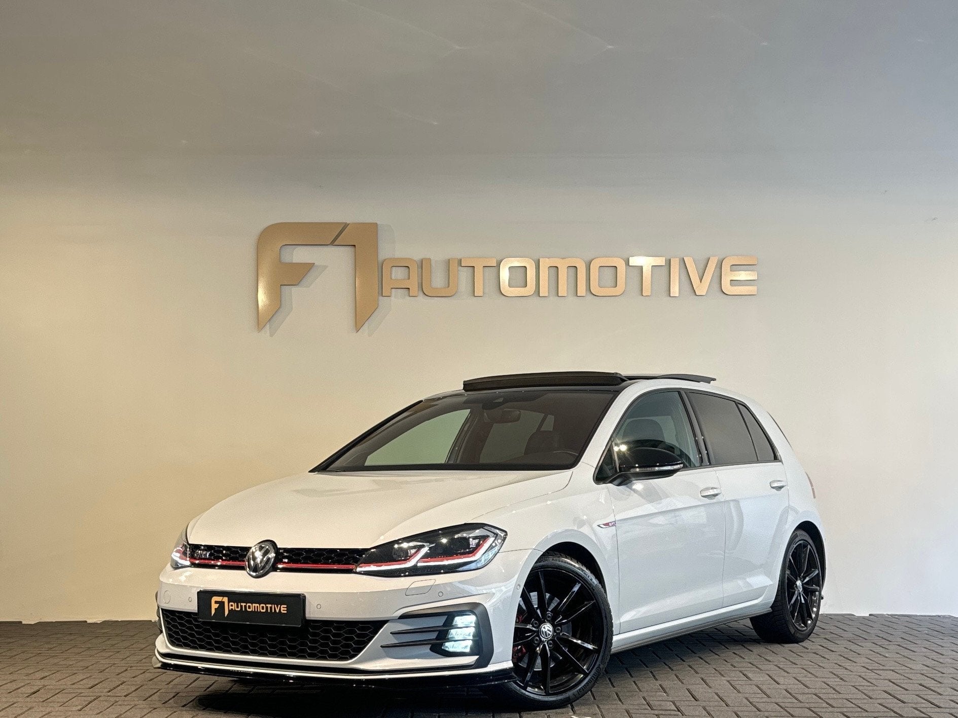 Volkswagen GOLF 2.0 TSI GTI Pano|Memory|Keyless|DCC|Dynaudio, Dealer onderhouden, Gebruikt, 4 cilinders, Wit
