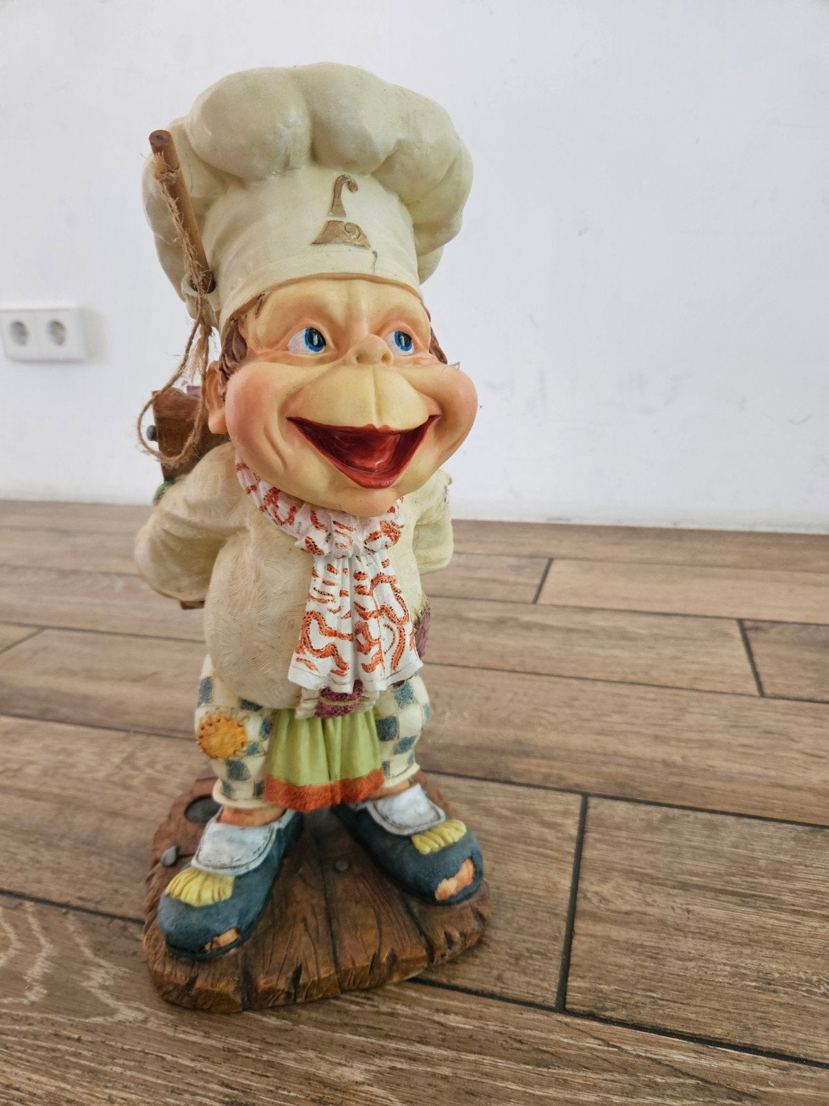 Laaf Kok Efteling met schrijfblok, potlood en flessenopener, Ophalen, Gebruikt, Beeldje of Poppetje