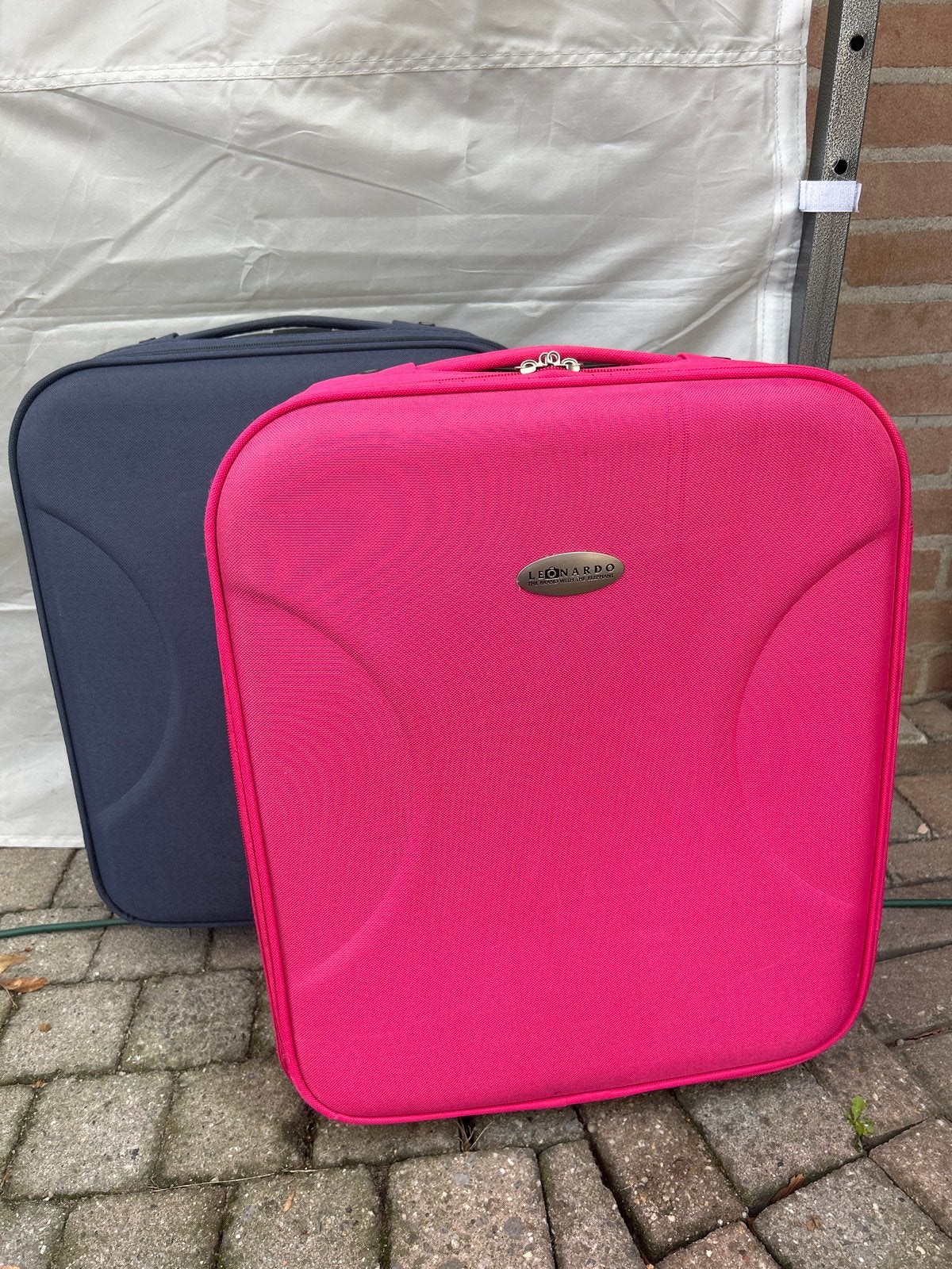 Set van 2 Leonardo koffers - Roze en Donkerblauw, 40 tot 60 cm, 30 cm of meer, Gebruikt, Ophalen of Verzenden
