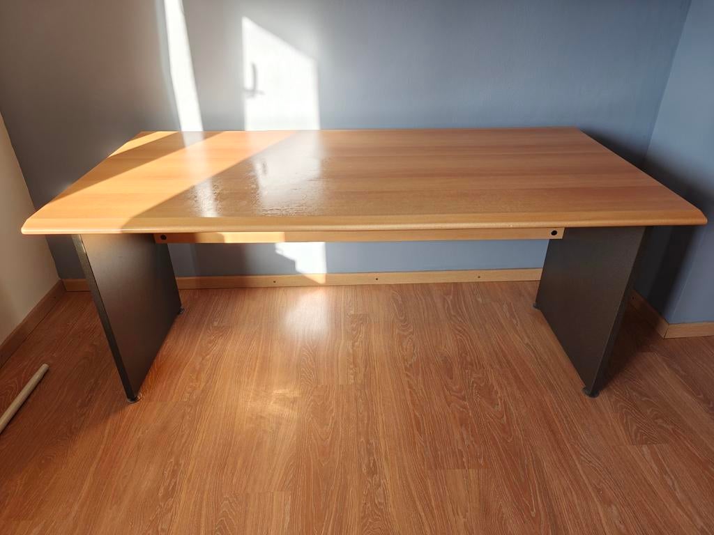 Gratis bureau, 160x81x75 cm, op te halen in Reusel, Huis en Inrichting, Bureaus, Ophalen, Gebruikt