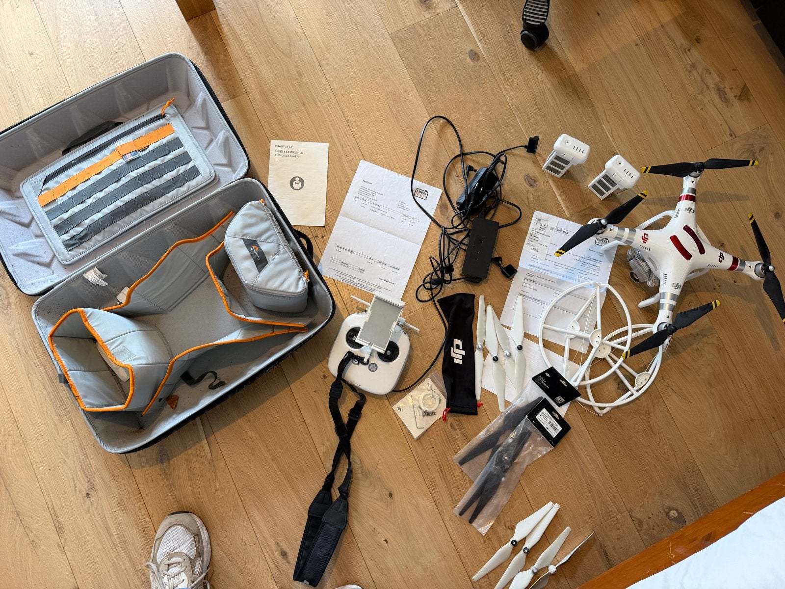 DJI Phantom 3 Advanced drone met accessoires en koffer, Cameradrone, Zo goed als nieuw, 900 gram tot 4 kilo, 15 tot 30 minuten