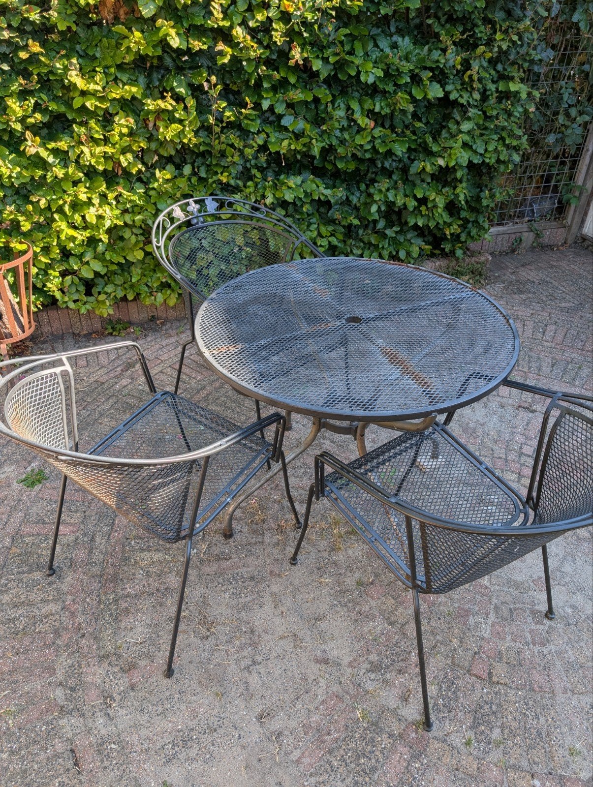 Metalen tuinset met 3 stoelen en ronde tafel, antraciet., Ophalen, Overige materialen, Gebruikt, 3 zitplaatsen