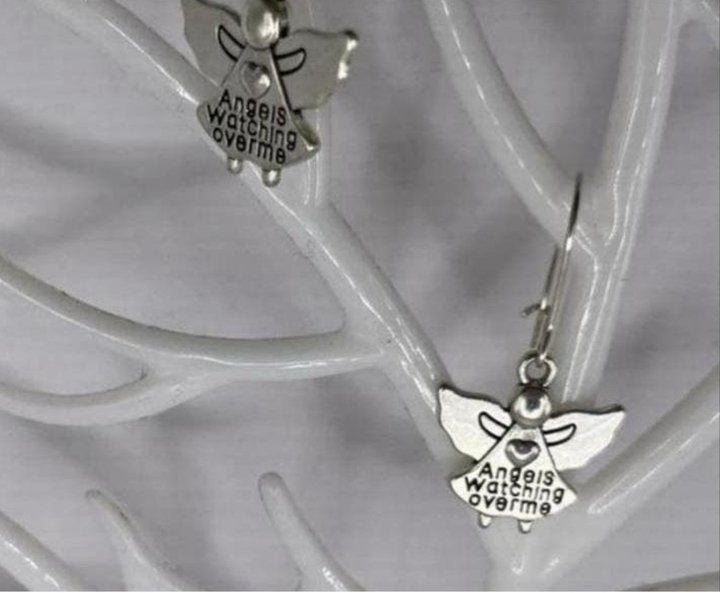Zilverkleurige Engeltjes Oorbellen - Angels Watching Over Me, Sieraden, Tassen en Uiterlijk, Overige materialen, Hangers, Nieuw