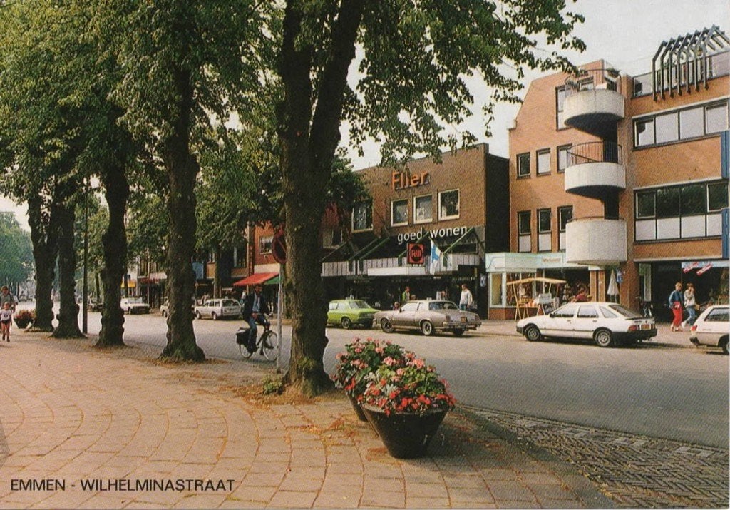 Ansichtkaart Emmen, Wilhelminastraat, Verzamelen, Ansichtkaarten | Nederland, Ophalen of Verzenden, 1980 tot heden, Gelopen, Drenthe