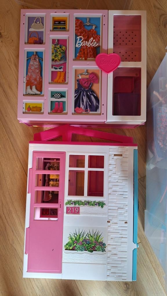 Barbie huis en kledingkast, Kinderen en Baby's, Speelgoed | Poppenhuizen, Ophalen, Zo goed als nieuw, Toebehoren